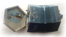 Alter selbstspielender Tanzbär